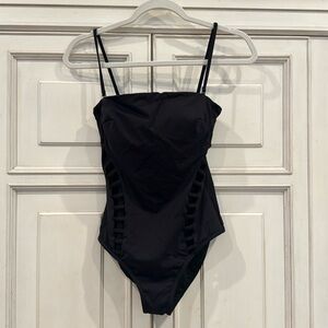 One Piece Kenneth Cole swimsuit